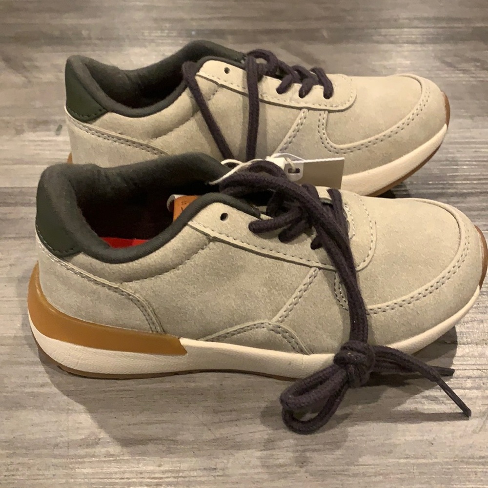 Boys shoes